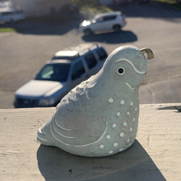 Quail Isabell Bloom sculpture 1986 with flaws - Picture 11 of 13